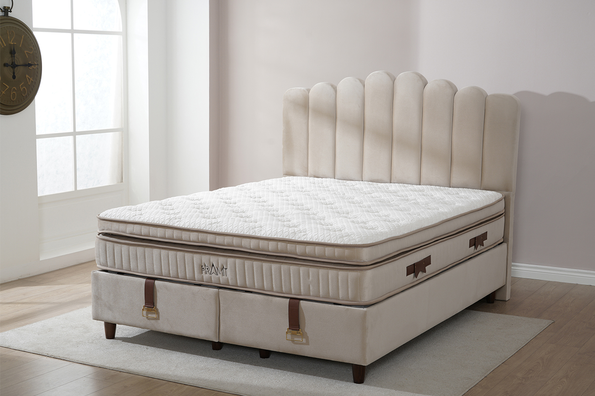 52 PYRAMID - Image 1